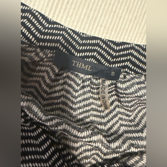 THML Gray and Blue Pleated 3/4 Sleeve Blouse - Picture 6 of 8